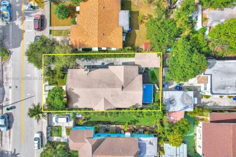 Casa en Miami, Florida 6 dormitorios, 187.57 m2 № 2000361