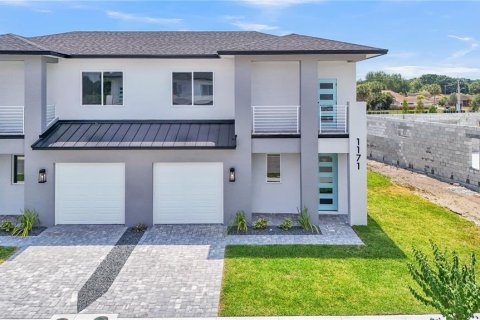 House in Lakeland, Florida 3 bedrooms, 186.55 sq.m. № 1684634 - photo 1