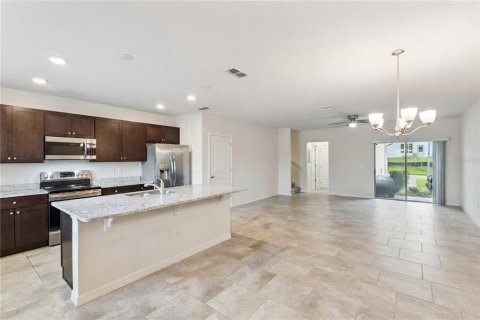 Townhouse in Winter Garden, Florida 3 bedrooms, 145.67 sq.m. № 2211351 - photo 8