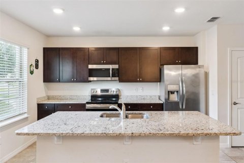 Townhouse in Winter Garden, Florida 3 bedrooms, 145.67 sq.m. № 2211351 - photo 11