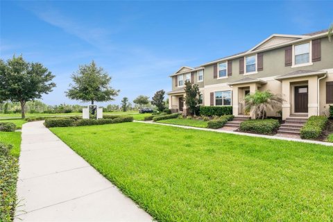 Townhouse in Winter Garden, Florida 3 bedrooms, 145.67 sq.m. № 2211351 - photo 6