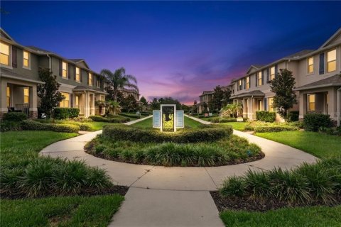 Townhouse in Winter Garden, Florida 3 bedrooms, 145.67 sq.m. № 2211351 - photo 3