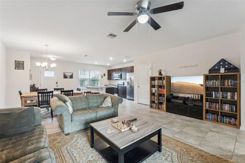 Townhouse in Winter Garden, Florida 3 bedrooms, 145.67 sq.m. № 2211351 - photo 20