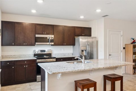 Townhouse in Winter Garden, Florida 3 bedrooms, 145.67 sq.m. № 2211351 - photo 12