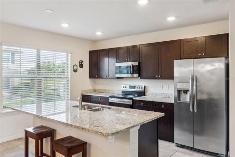 Townhouse in Winter Garden, Florida 3 bedrooms, 145.67 sq.m. № 2211351 - photo 10