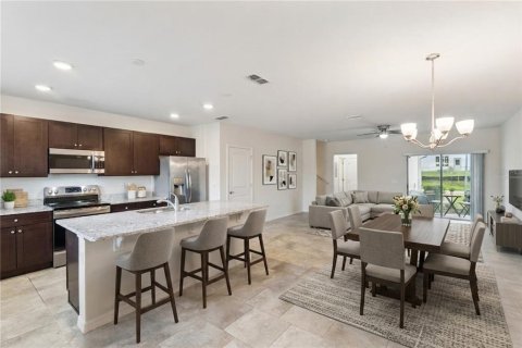 Townhouse in Winter Garden, Florida 3 bedrooms, 145.67 sq.m. № 2211351 - photo 7