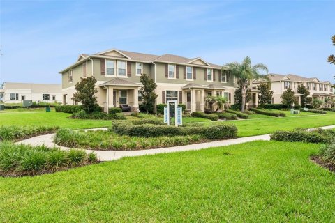 Townhouse in Winter Garden, Florida 3 bedrooms, 145.67 sq.m. № 2211351 - photo 2