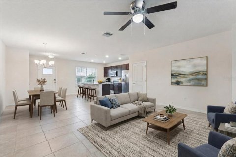 Townhouse in Winter Garden, Florida 3 bedrooms, 145.67 sq.m. № 2211351 - photo 18
