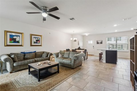 Townhouse in Winter Garden, Florida 3 bedrooms, 145.67 sq.m. № 2211351 - photo 22