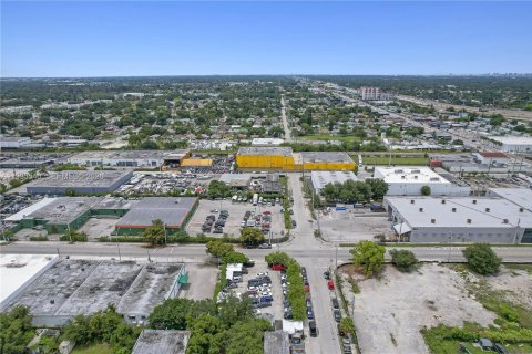 Immobilier commercial à vendre à Miami, Floride № 2063774 - photo 4