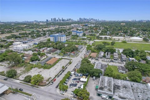 Immobilier commercial à vendre à Miami, Floride № 2063774 - photo 6