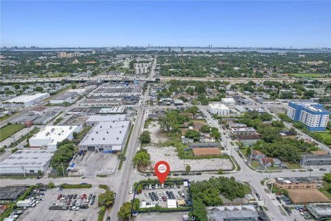 Immobilier commercial à vendre à Miami, Floride № 2063774 - photo 2