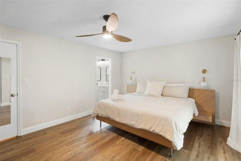 House in Orlando, Florida 4 bedrooms, 180.97 sq.m. № 1894436 - photo 25