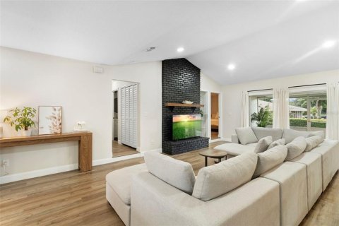 House in Orlando, Florida 4 bedrooms, 180.97 sq.m. № 1894436 - photo 15