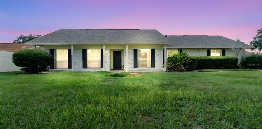 House in Orlando, Florida 4 bedrooms, 180.97 sq.m. № 1894436