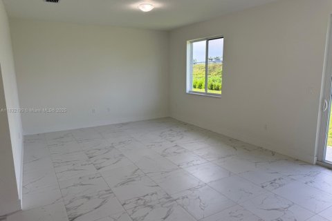 Купить виллу или дом в Хомстед, Флорида 4 спальни, 203.36м2, № 1977581 - фото 5