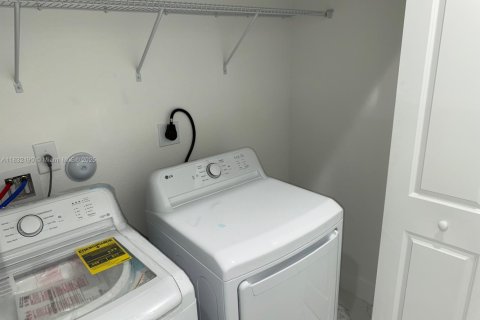 Купить виллу или дом в Хомстед, Флорида 4 спальни, 203.36м2, № 1977581 - фото 21