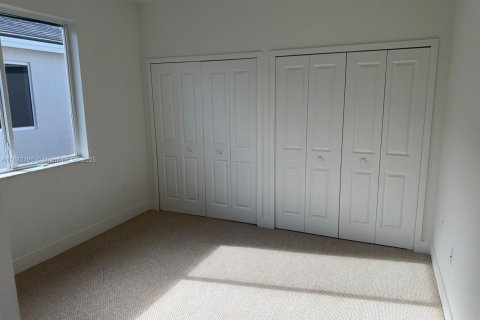 Купить виллу или дом в Хомстед, Флорида 4 спальни, 203.36м2, № 1977581 - фото 15