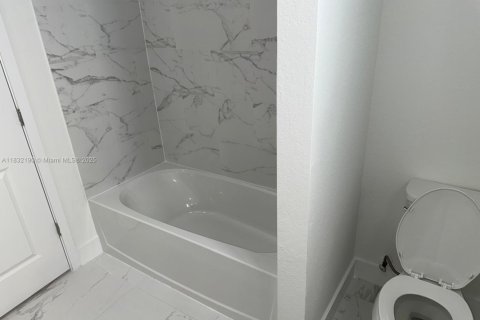 Купить виллу или дом в Хомстед, Флорида 4 спальни, 203.36м2, № 1977581 - фото 17