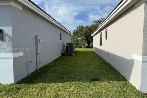 Купить виллу или дом в Хомстед, Флорида 4 спальни, 203.36м2, № 1977581 - фото 2