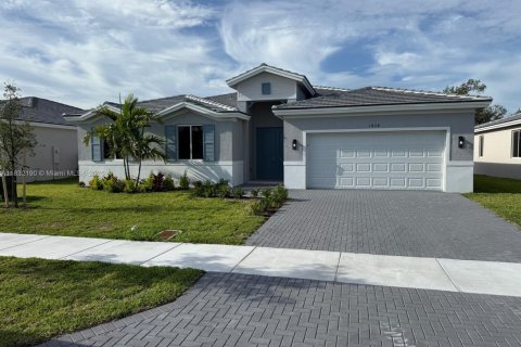 Купить виллу или дом в Хомстед, Флорида 4 спальни, 203.36м2, № 1977581 - фото 1