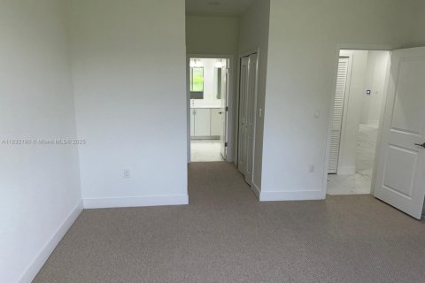 Купить виллу или дом в Хомстед, Флорида 4 спальни, 203.36м2, № 1977581 - фото 10