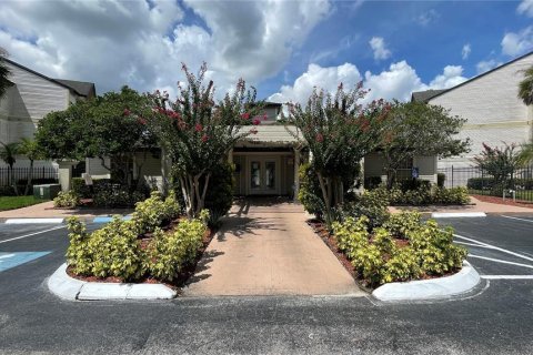 Condo in Orlando, Florida, 2 bedrooms № 2102786 - photo 24