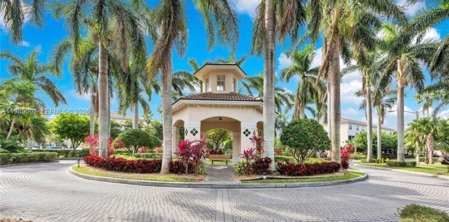 Кондоминиум с 3 спальнями в Дорал, Флорида № 2053156