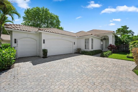 House in Wellington, Florida 3 bedrooms, 211.54 sq.m. № 2078726