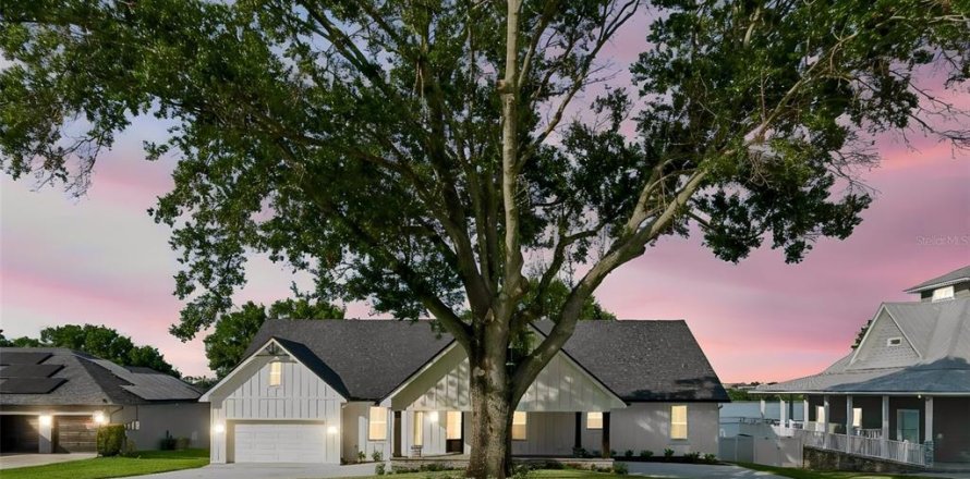 Casa en Auburndale, Florida 5 dormitorios, 342.62 m2 № 2221583