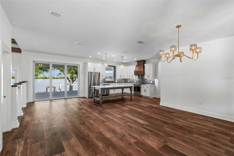 Casa en venta en Auburndale, Florida, 5 dormitorios, 342.62 m2 № 2221583 - foto 6