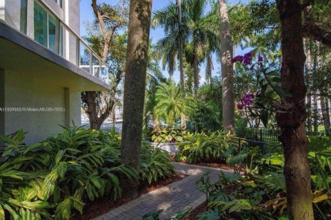 Купить кондоминиум в Майами, Флорида 2 спальни, 94.95м2, № 1957536 - фото 30