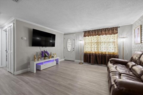 House in Tampa, Florida 3 bedrooms, 132.66 sq.m. № 1819620 - photo 10