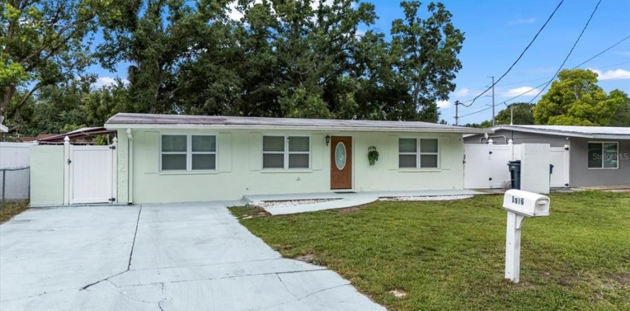 House in Tampa, Florida 3 bedrooms, 132.66 sq.m. № 1819620