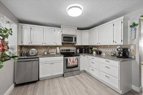 House in Tampa, Florida 3 bedrooms, 132.66 sq.m. № 1819620 - photo 16