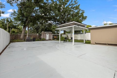 House in Tampa, Florida 3 bedrooms, 132.66 sq.m. № 1819620 - photo 30