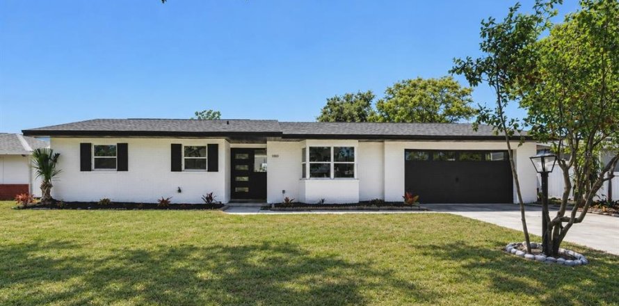 Villa ou maison à Deltona, Floride 3 chambres, 111.48 m2 № 2142773