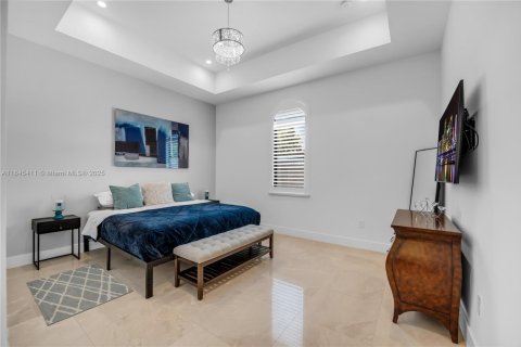 House in Miami, Florida 6 bedrooms, 372.91 sq.m. № 1842496 - photo 30