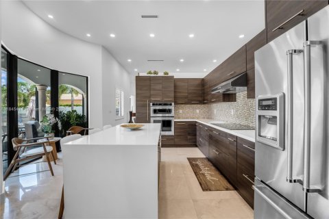 House in Miami, Florida 6 bedrooms, 372.91 sq.m. № 1842496 - photo 8