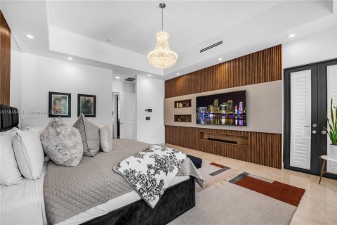 House in Miami, Florida 6 bedrooms, 372.91 sq.m. № 1842496 - photo 19