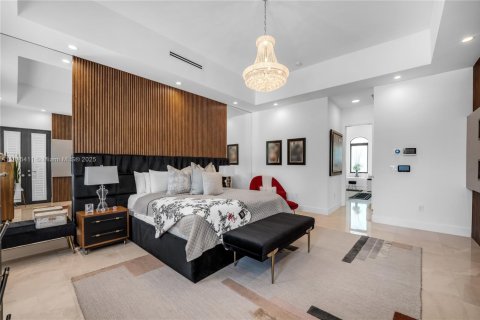 House in Miami, Florida 6 bedrooms, 372.91 sq.m. № 1842496 - photo 20