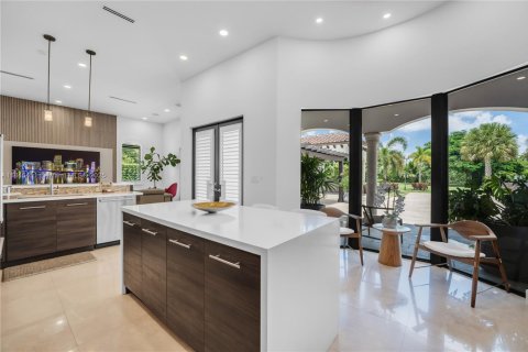 House in Miami, Florida 6 bedrooms, 372.91 sq.m. № 1842496 - photo 9