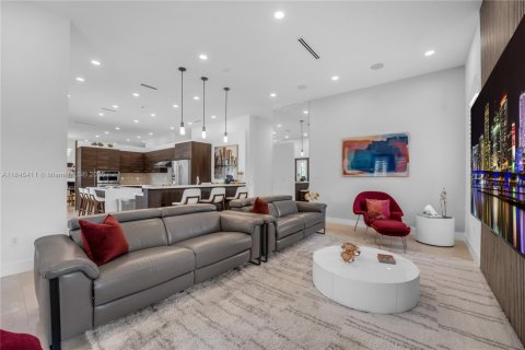 House in Miami, Florida 6 bedrooms, 372.91 sq.m. № 1842496 - photo 15