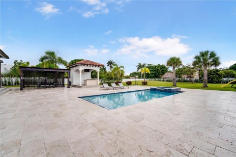 House in Miami, Florida 6 bedrooms, 372.91 sq.m. № 1842496 - photo 4