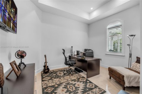 House in Miami, Florida 6 bedrooms, 372.91 sq.m. № 1842496 - photo 27