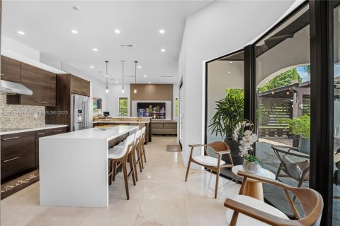 House in Miami, Florida 6 bedrooms, 372.91 sq.m. № 1842496 - photo 16