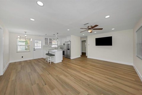 Casa en venta en Clearwater, Florida, 3 dormitorios, 94.11 m2 № 2200117 - foto 3