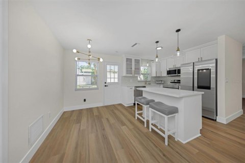 Casa en venta en Clearwater, Florida, 3 dormitorios, 94.11 m2 № 2200117 - foto 6