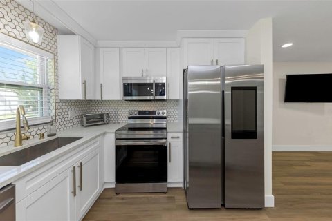 Casa en venta en Clearwater, Florida, 3 dormitorios, 94.11 m2 № 2200117 - foto 10
