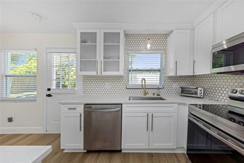 Casa en venta en Clearwater, Florida, 3 dormitorios, 94.11 m2 № 2200117 - foto 9
